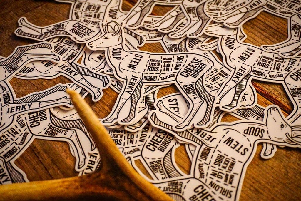 Okayest Hunter - Vente Autocollant - Autocollant de viande de cerf1