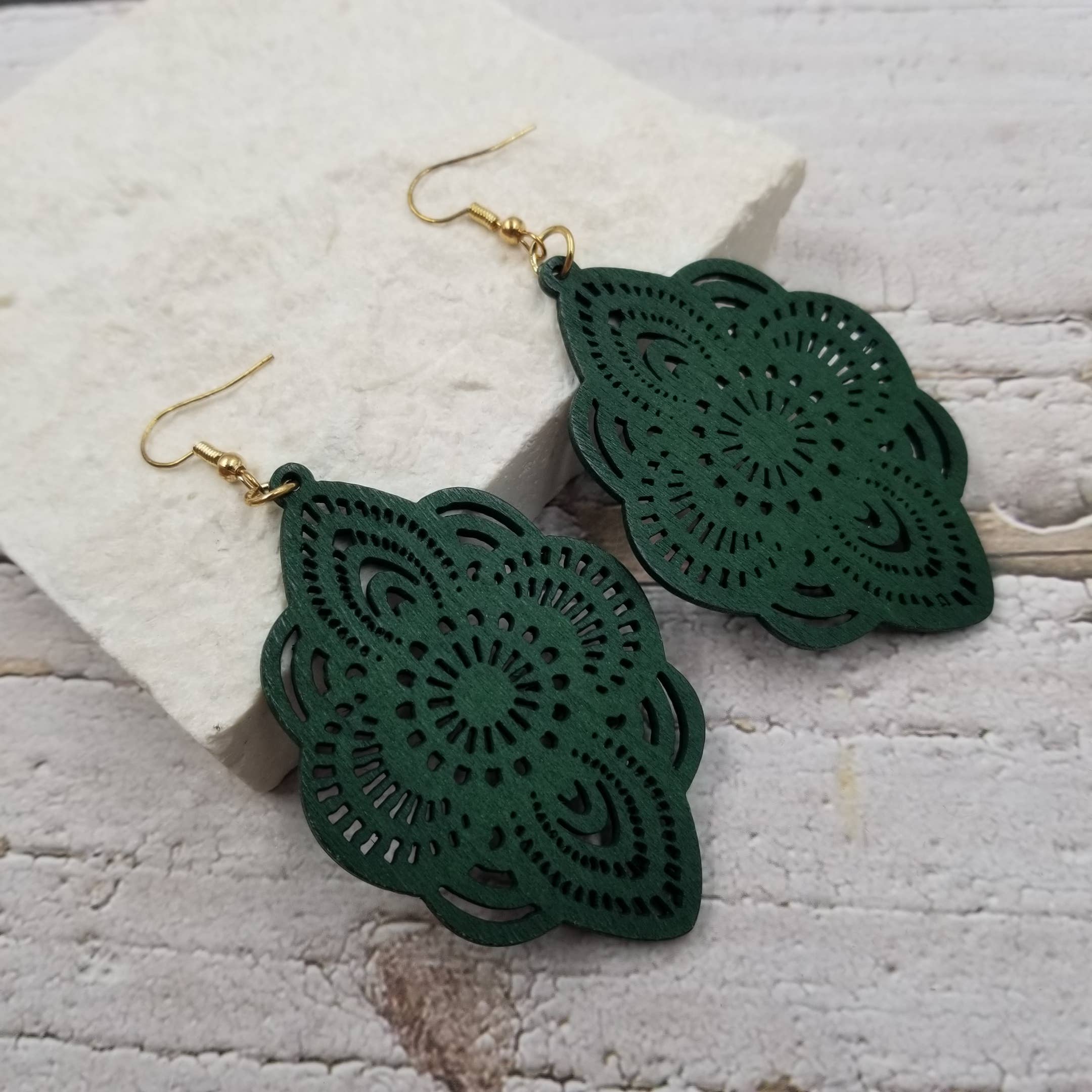 Treasure Wholesale - Wholesale Dangle Earrings - Vintage Elegant Wood Vacation Earrings0