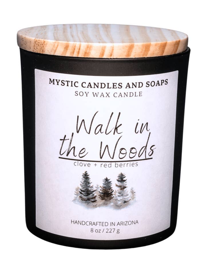 Candela in cera di soia artigianale altamente profumata Walk In The Woods per la vendita all'ingrosso da parte di Mystic Candles