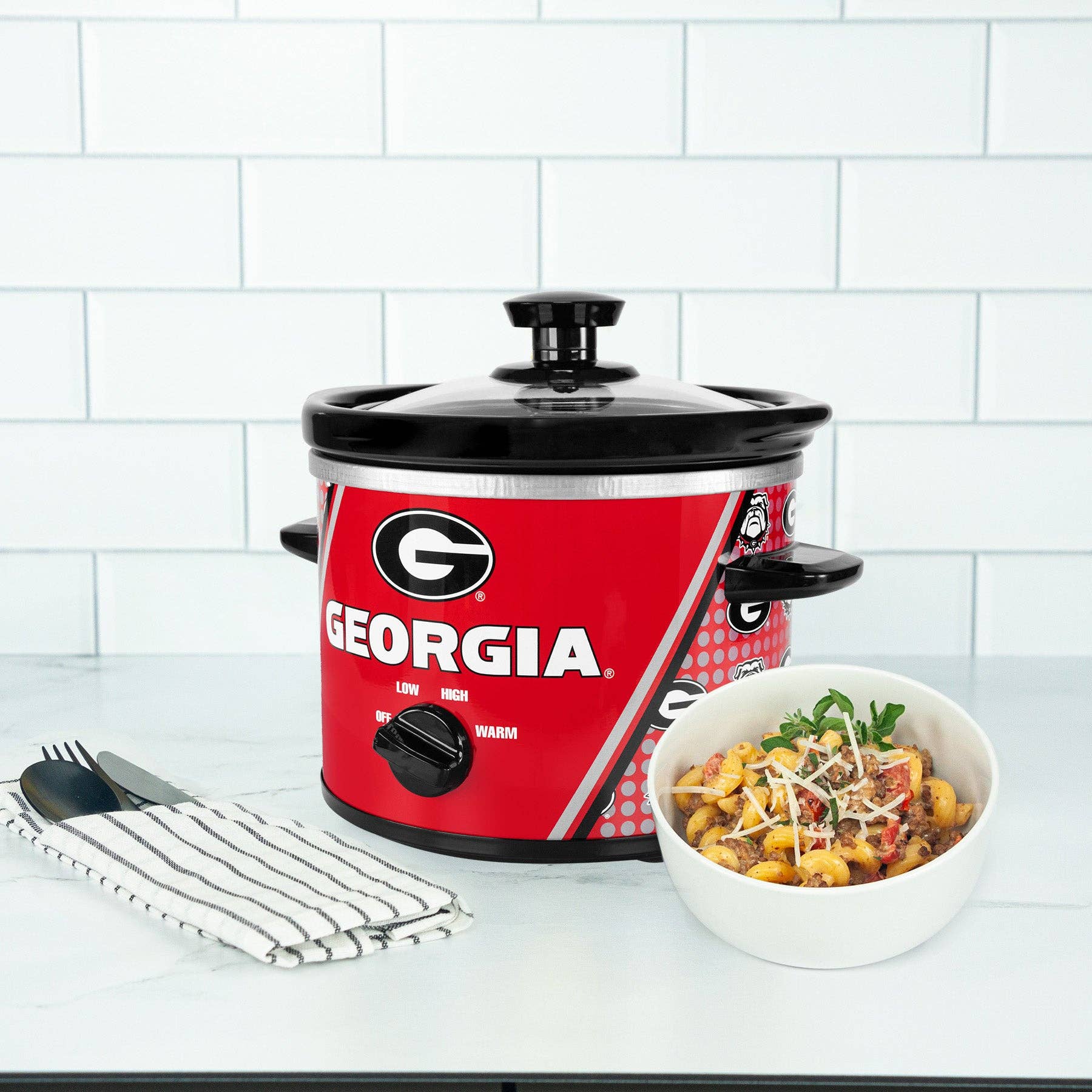 Uncanny Brands - Wholesale Kitchen Appliance - Uncanny Brands Georgia Bulldogs 2-Qt Slow Cooker2