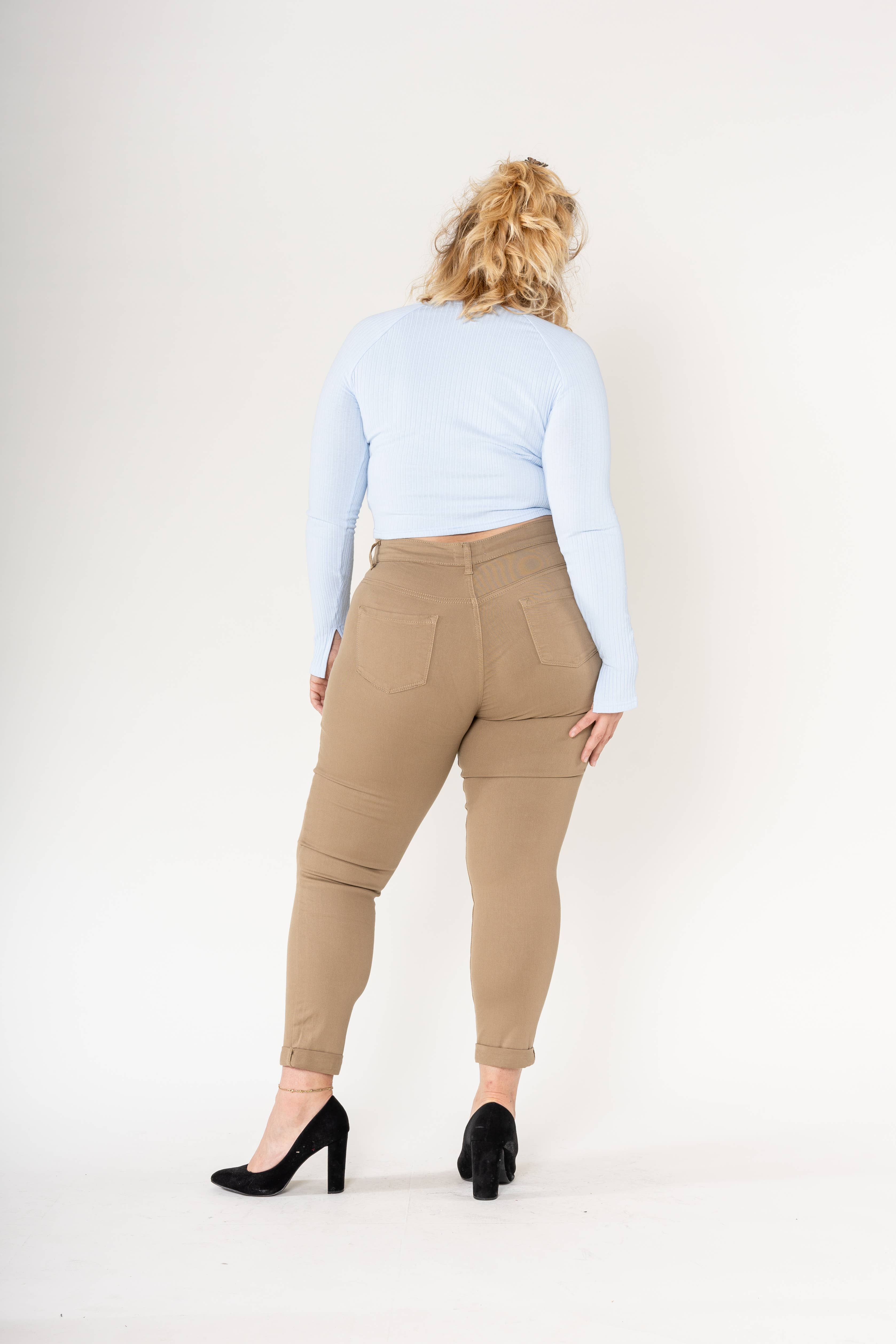 Nina Carter – Calças - Mulher por atacado – Tamanho Plus Curve Plus Tamanho Voltar ao Pescoço P199116