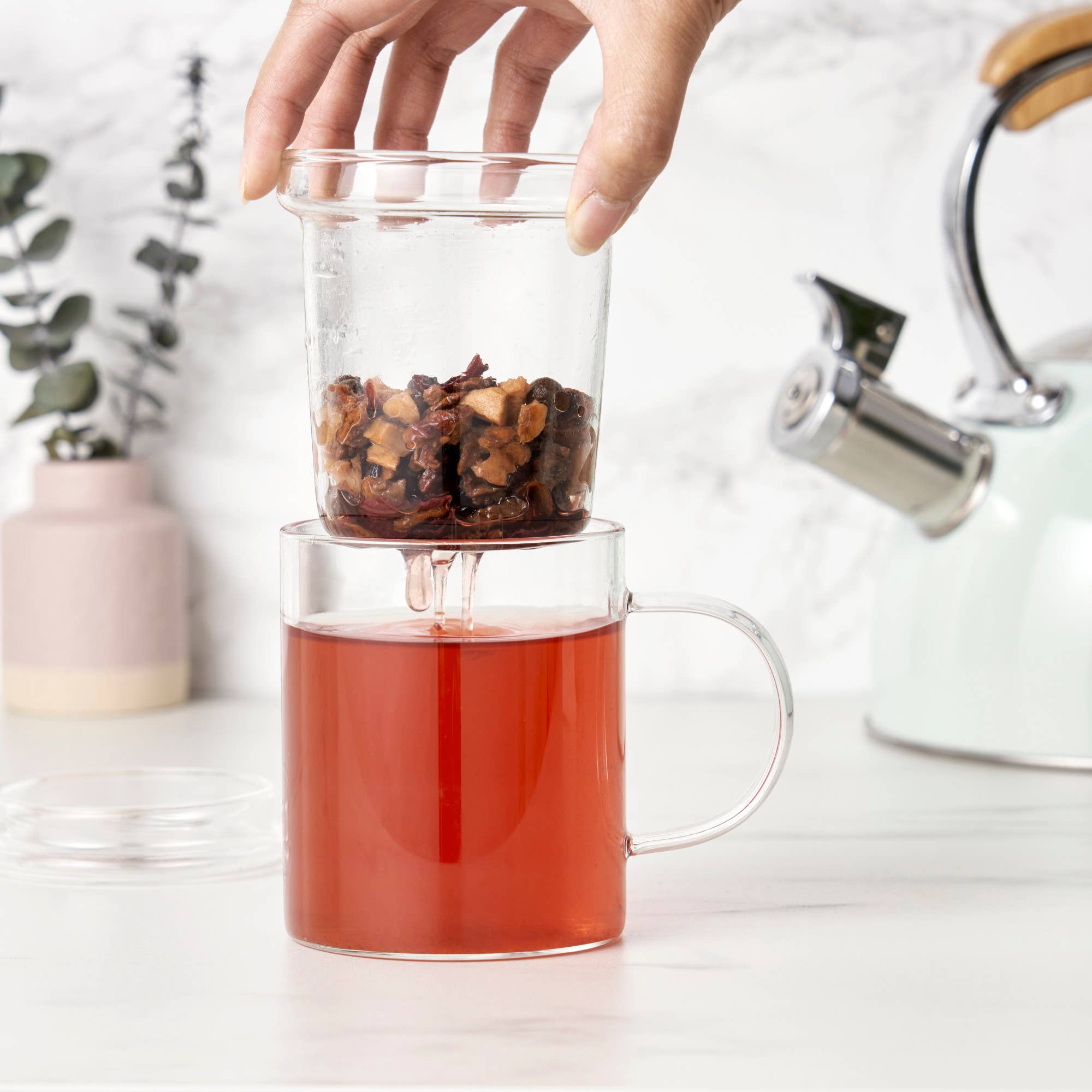 Pinky Up - Wholesale Tea Strainer/Infuser - Blake™ Glass Loose Leaf Tea Infuser Mug with Lid4