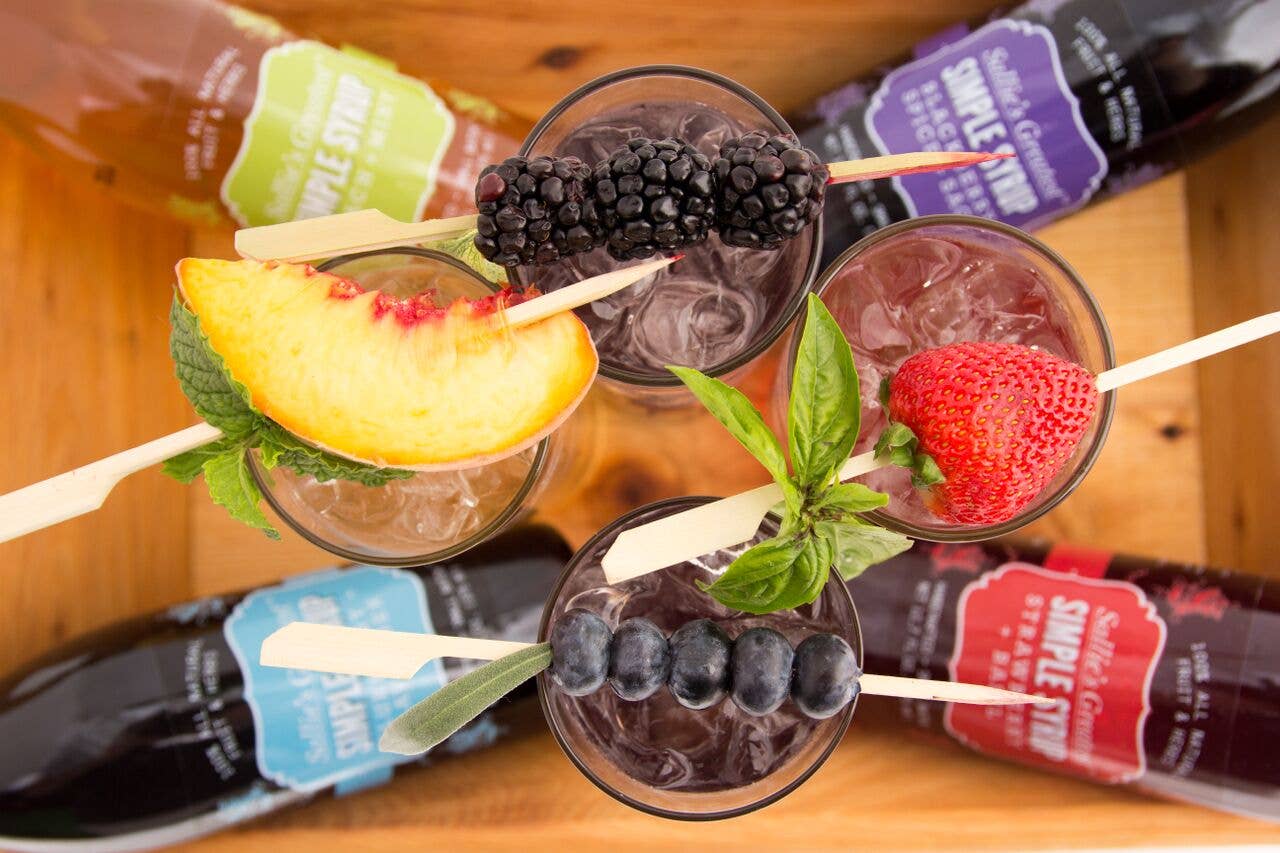 Sallie's Greatest - Venta al por mayor Preparado/sirope para cóctel - 5 oz. Jarabe simple de arándanos y lavanda4