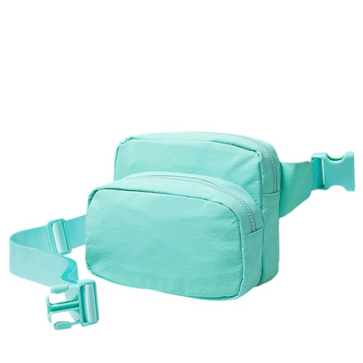 Sac banane uni à double fermeture éclair pour la vente par Madeline Love