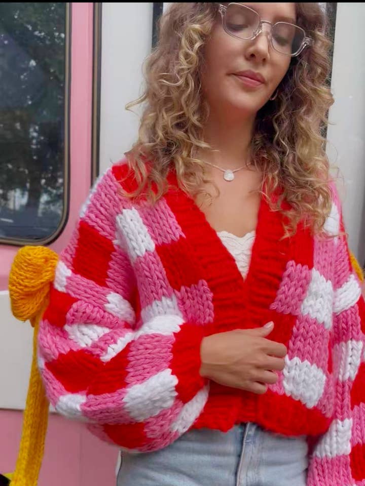 Rot-Weiß kariertes Muster mit großem Schleifendesign handgestrickt für den Großhandel von CY FASHION. LONDON