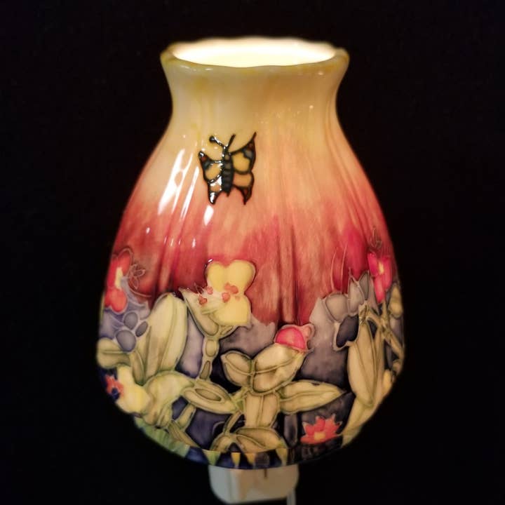 Porcelain Tiffany Style Butterfly And Flower Lampshade for wholesale by Tobin Tate