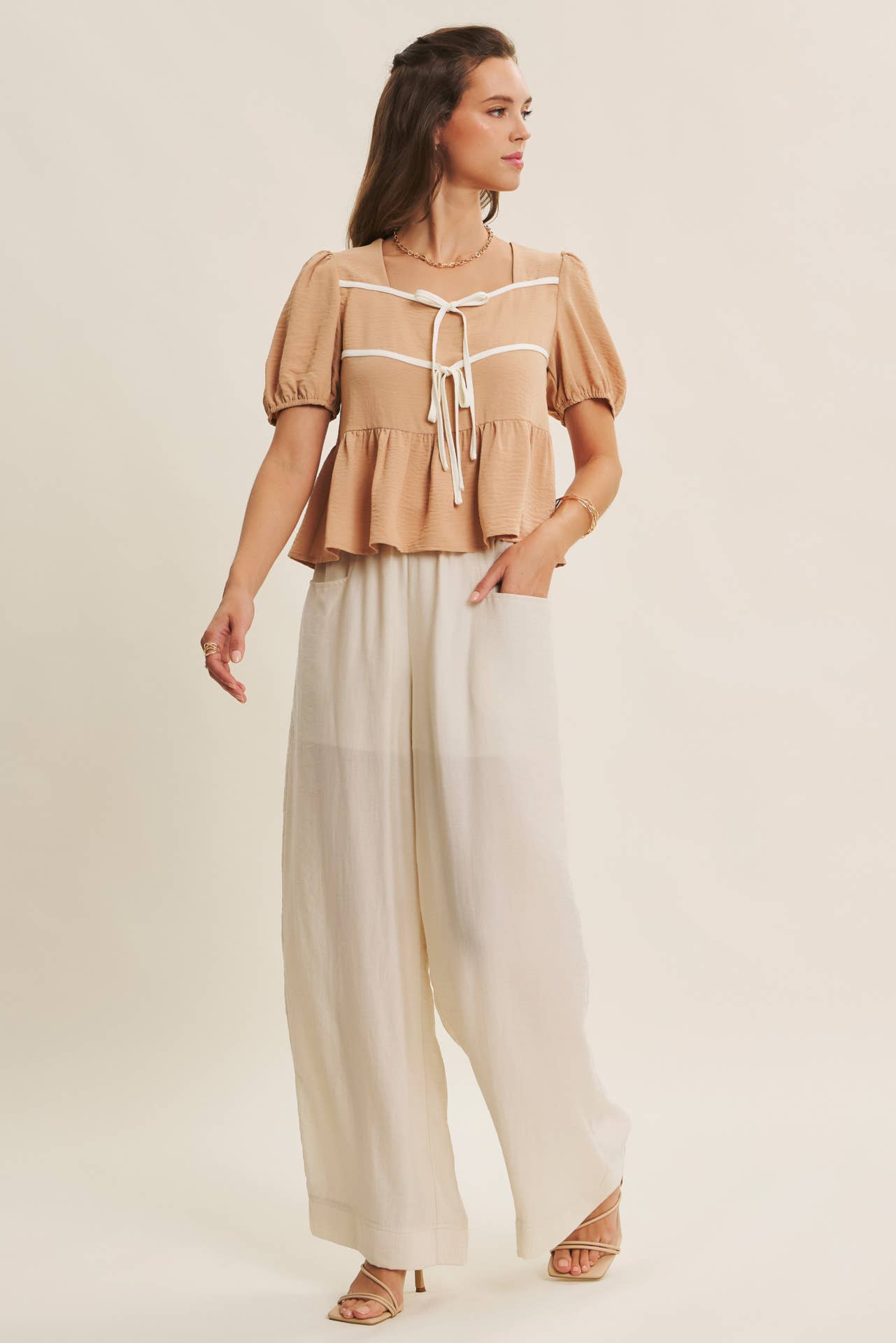 in february - Vente Chemisier – femme - BLOUSE BABYDOLL CHARMANTE AVEC NŒUDS CONTRASTÉS7