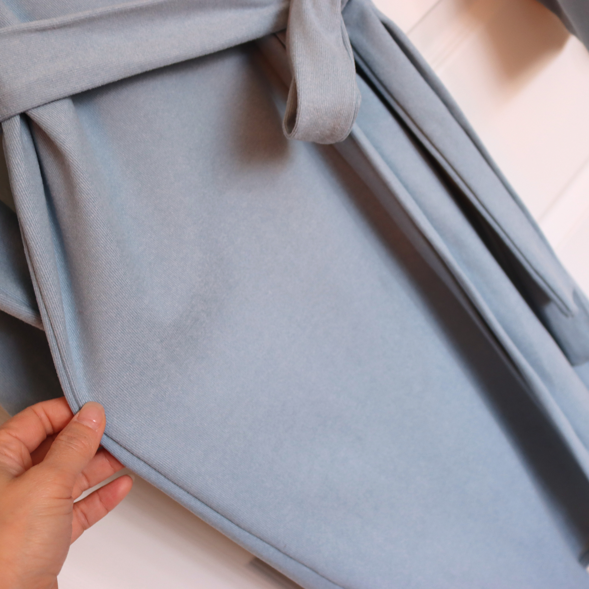 DrifWoo - Vendita all'ingrosso Vestaglia - Donna - Vestaglia Minimalista con Cintura in Vita – Morbida ed Elegante6