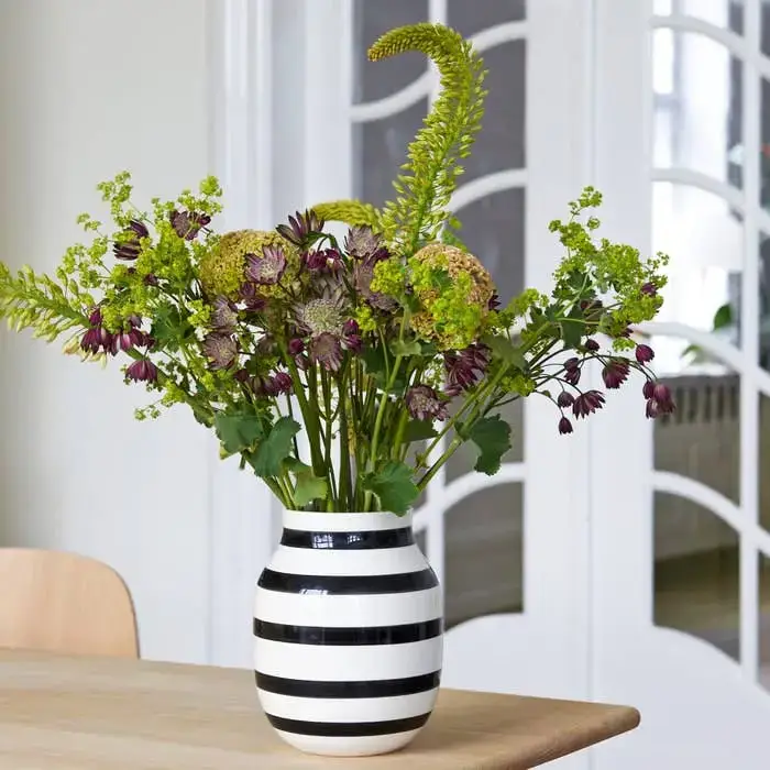 Danish Design Collective - Vente Vases - Kähler - Omaggio - Grand vase en céramique peint à la main - noir4