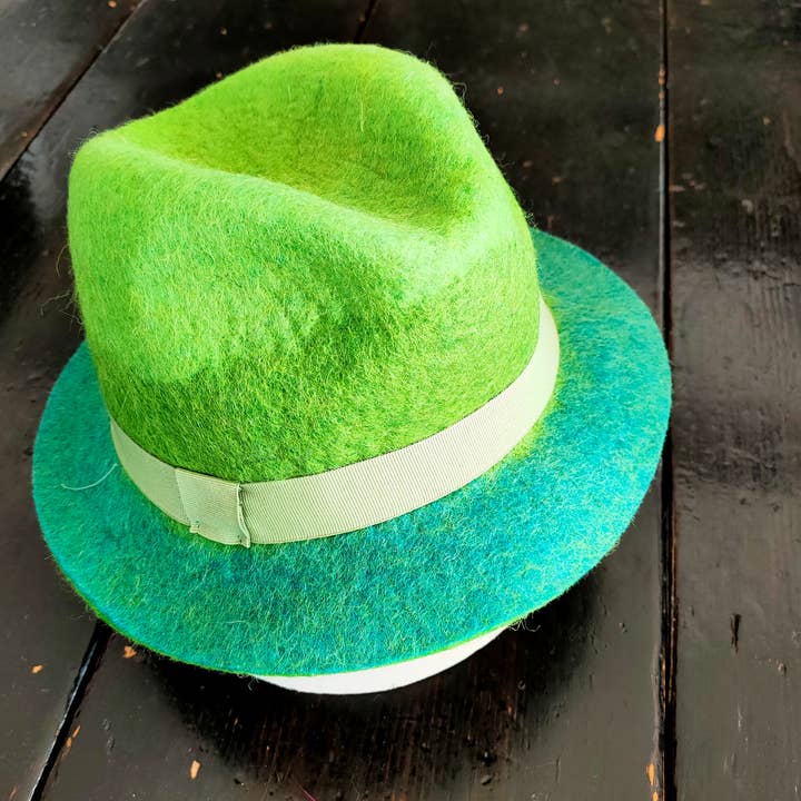 Petit hatt i flerstärgad ullfilt för kvinnor för wholesale av Rame