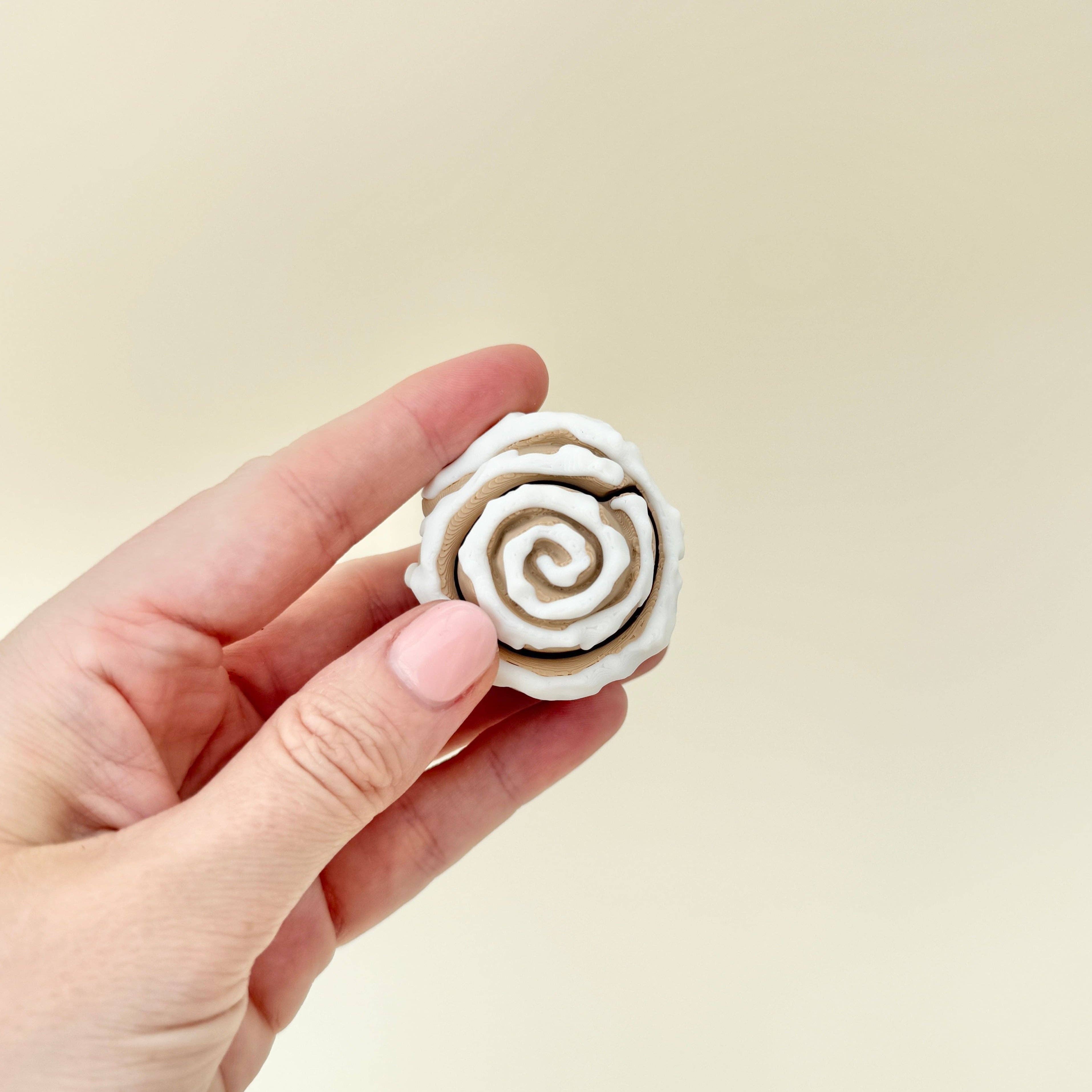 Flexi Fidgets Co. Ltd - Vente Fidget/jouet anti-stress – enfant - Clickeur de Roulé à la Cannelle1