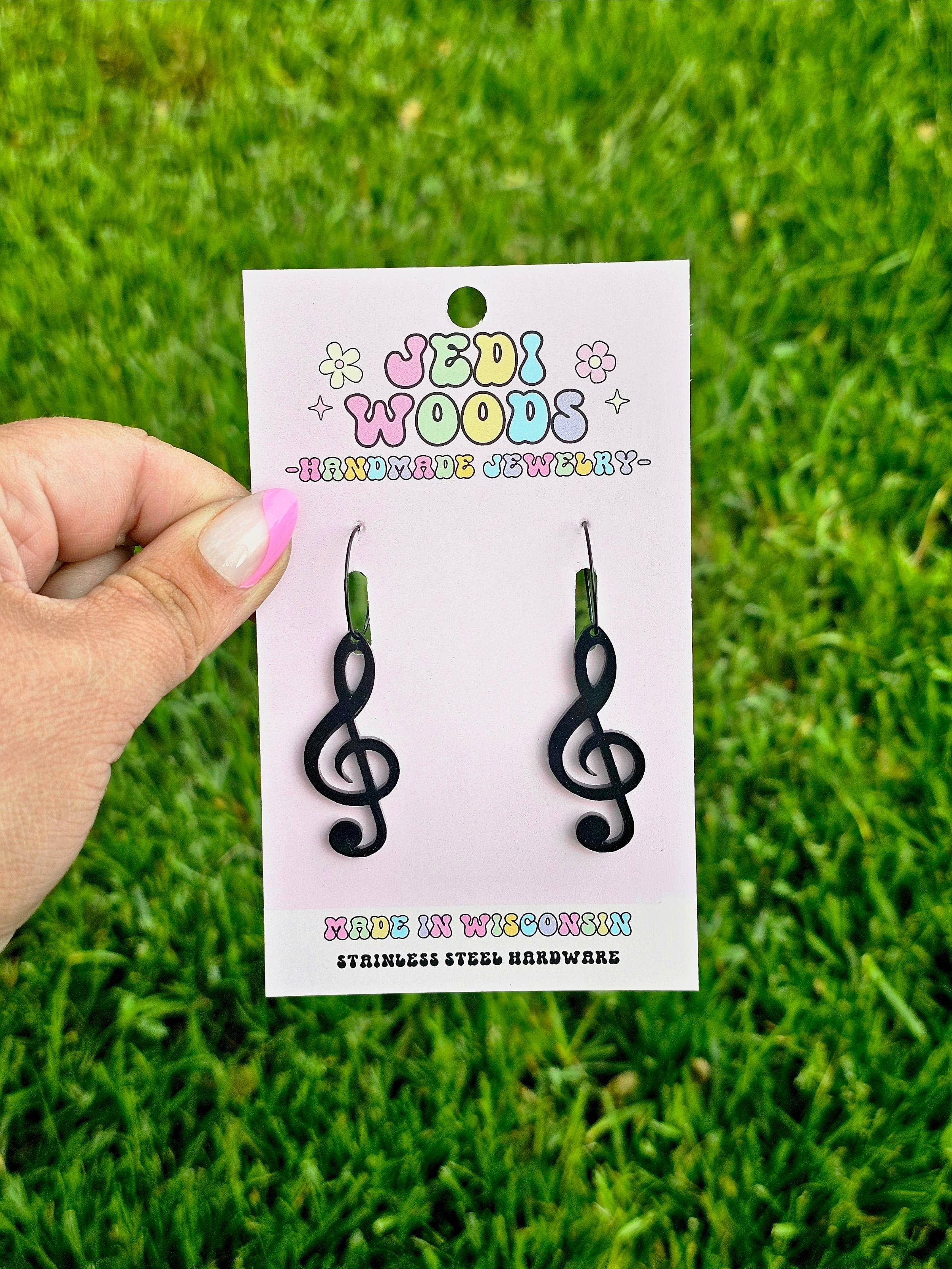 Jedi Woods LLC - Vendita all'ingrosso Orecchini pendenti - Orecchini musicali a forma di chiave di violino neri con cerchi, compatibili con il calibro 1