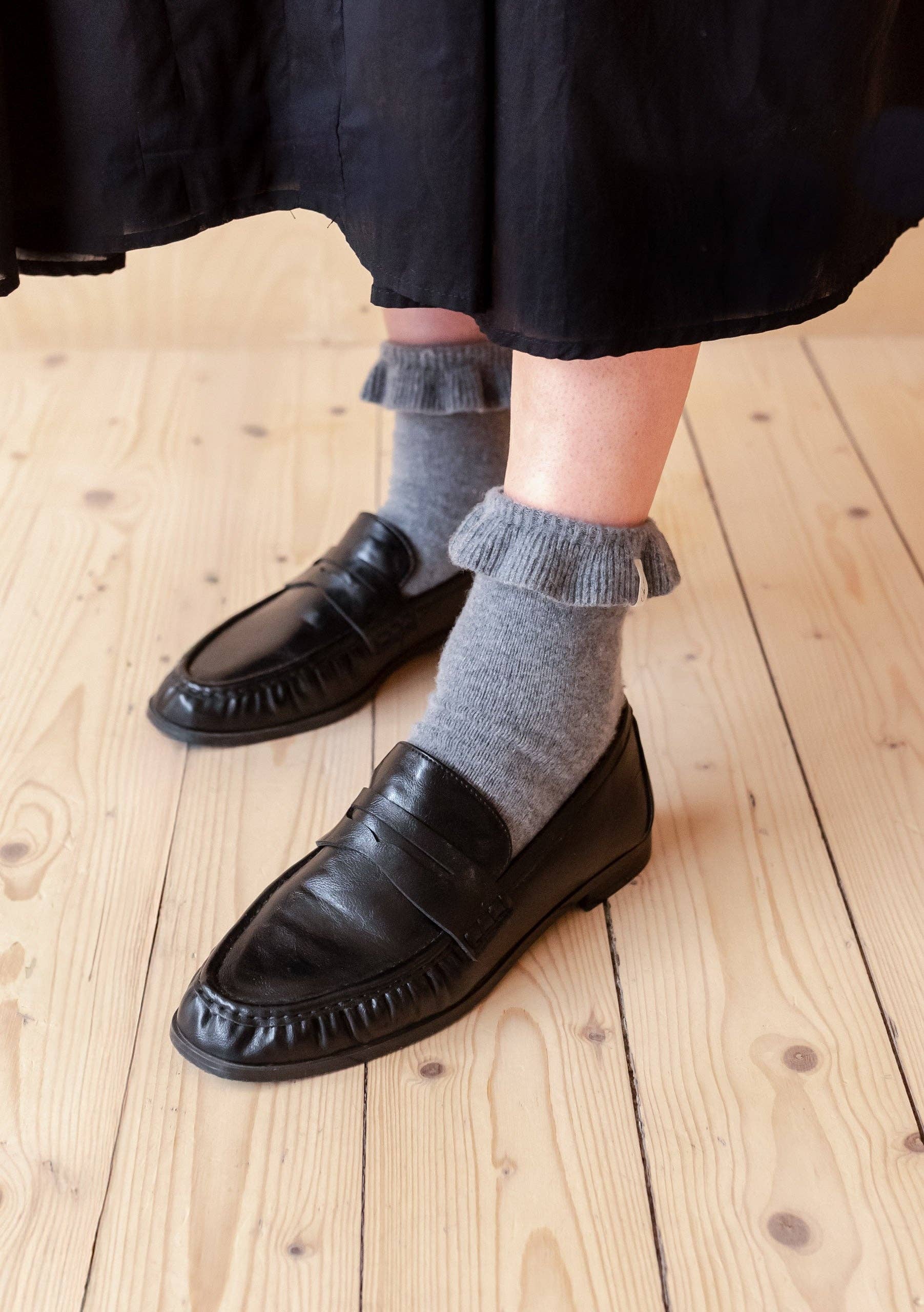 TBCo – wholesale Socks – Women's – Merino Wool Socks in Charcoal Frilly0