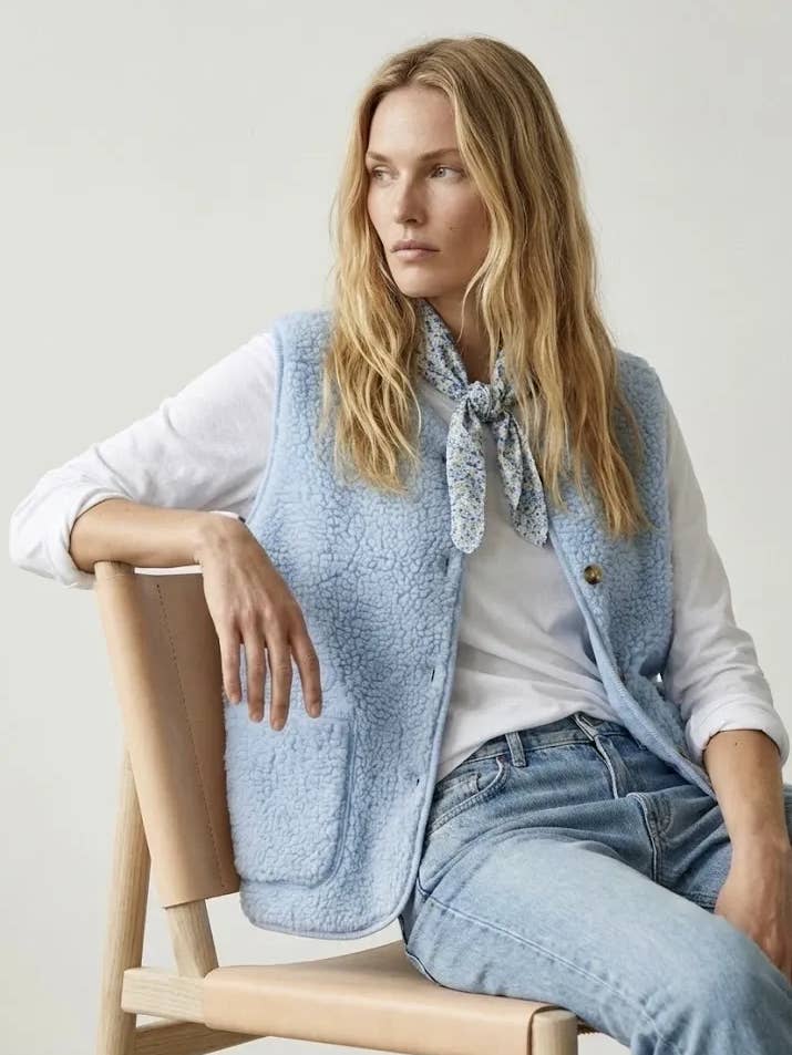 Ärmlös fleecväst med knappar och fickor för wholesale av Mimi & Gogo