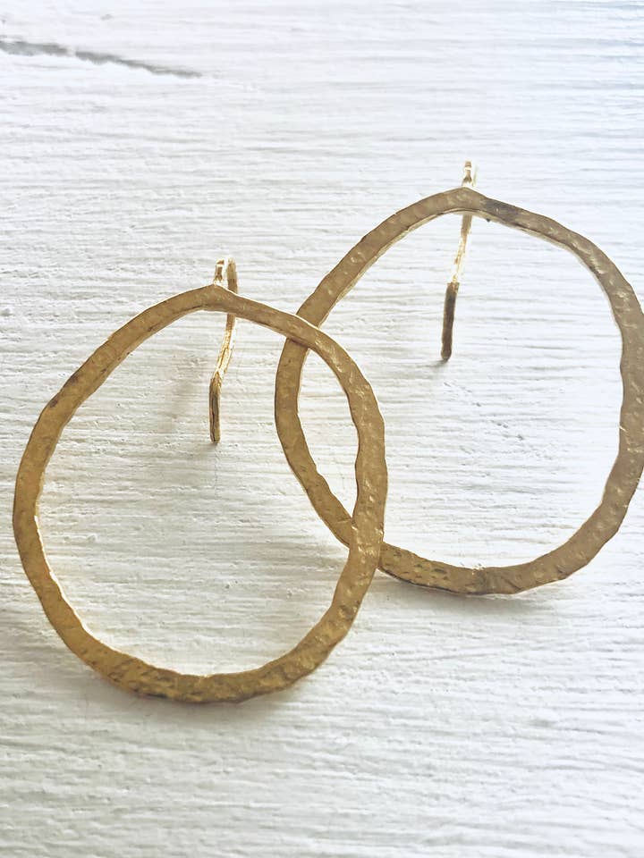 Aros gancho hippie Olivia - Plata de ley con baño de oro. para venta al por mayor de Sue Ibars