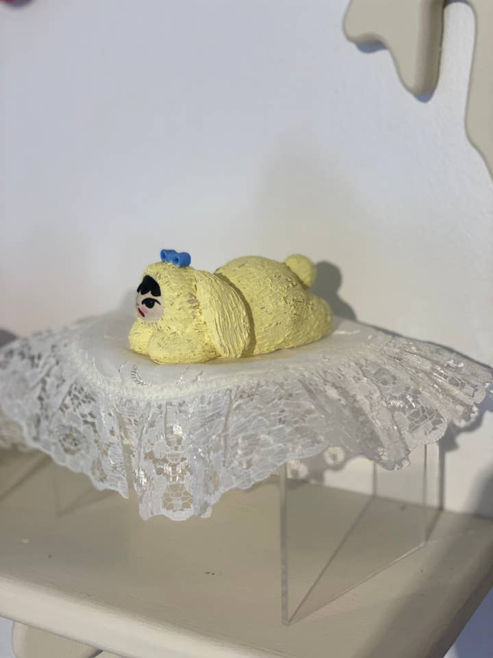 Buttercup le Lapin en Céramique Munbeibi pour la vente par Munbeibi