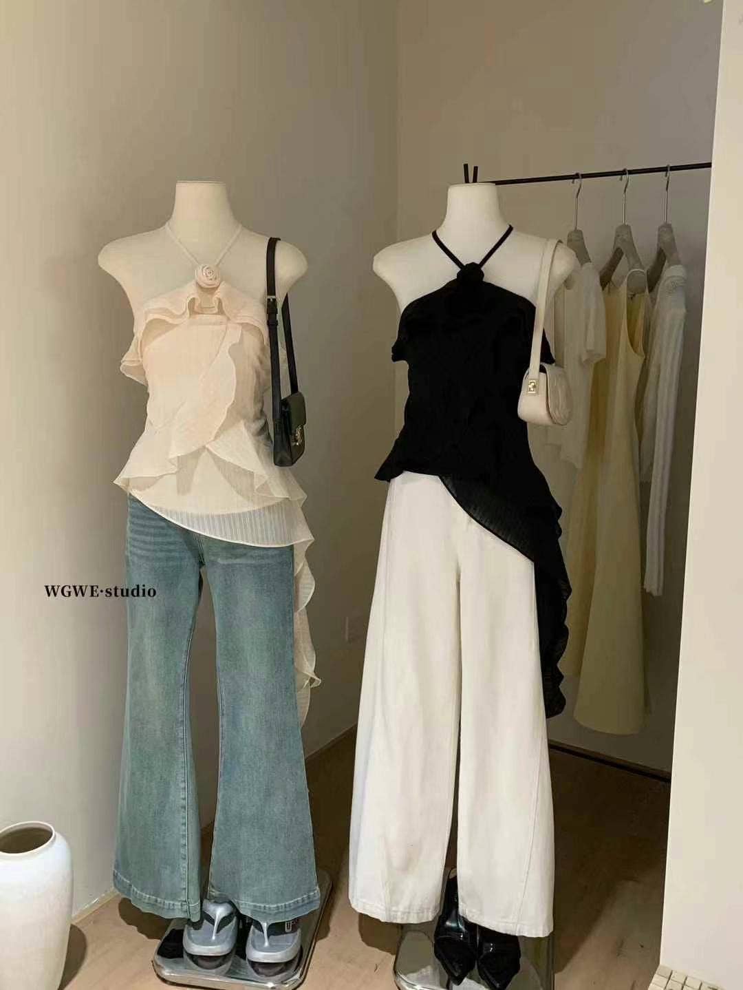 Preto Top de folhos estilo halter com detalhes rosie para venda a revendedores na Faire1