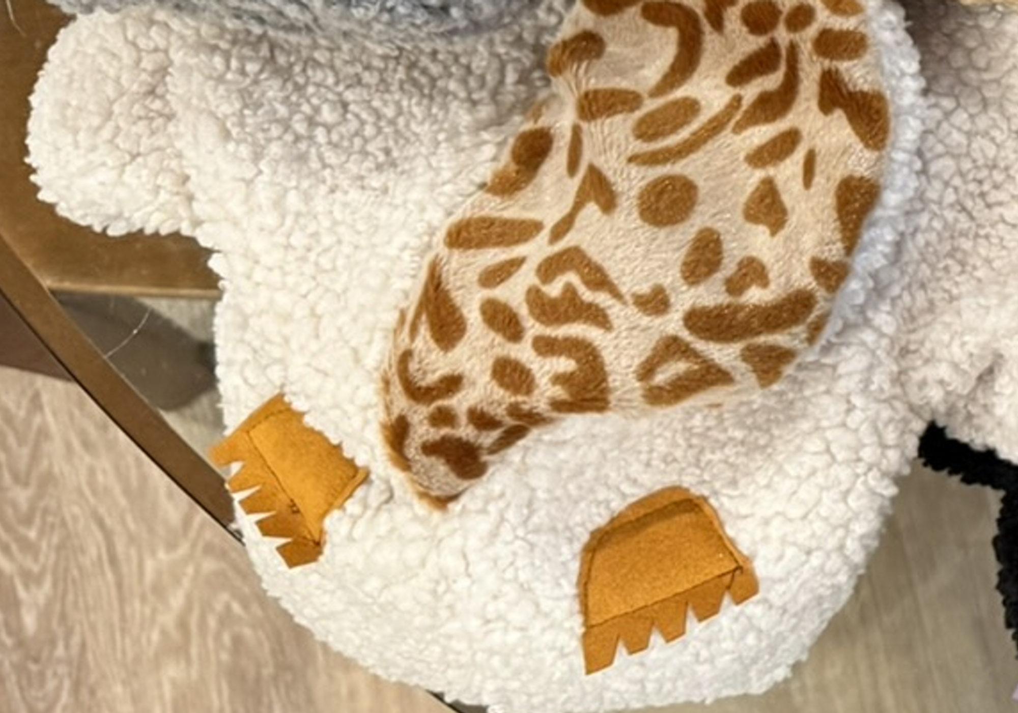 Whiskers 'n Paws Unique Pet Gifts, LLC - Vendita all'ingrosso Peluche - Cani - Franny Pet Nanny giocattolo con tasca per odore familiare3