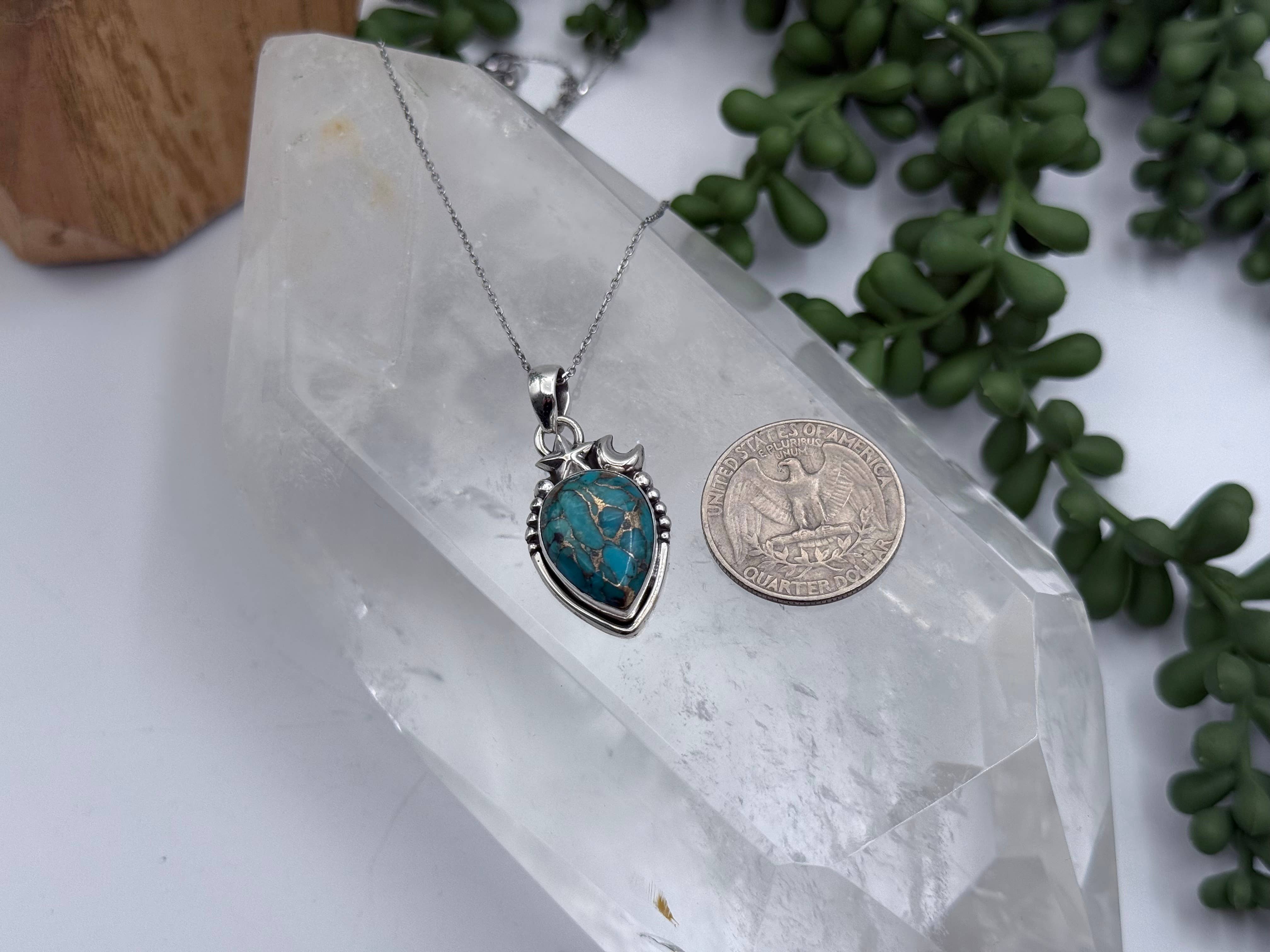 Meraki Gemstones – wholesale Individuell berlock/hänge – Hängsmycke med turkos/koppar droppformad cabochon i sterlingsilver 9254