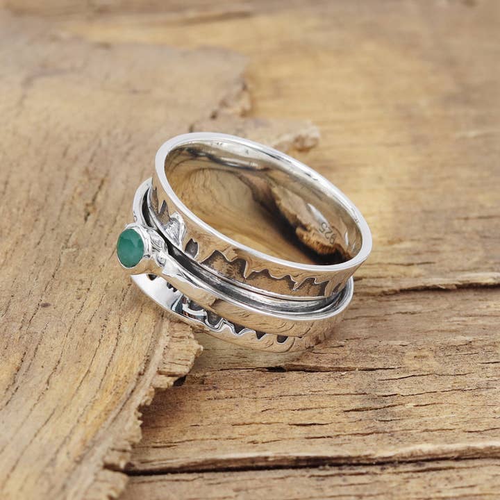 Clarity Spinner Ring: 925 Silver Emerald Gemstone Jewelry for wholesale by Jay Jools