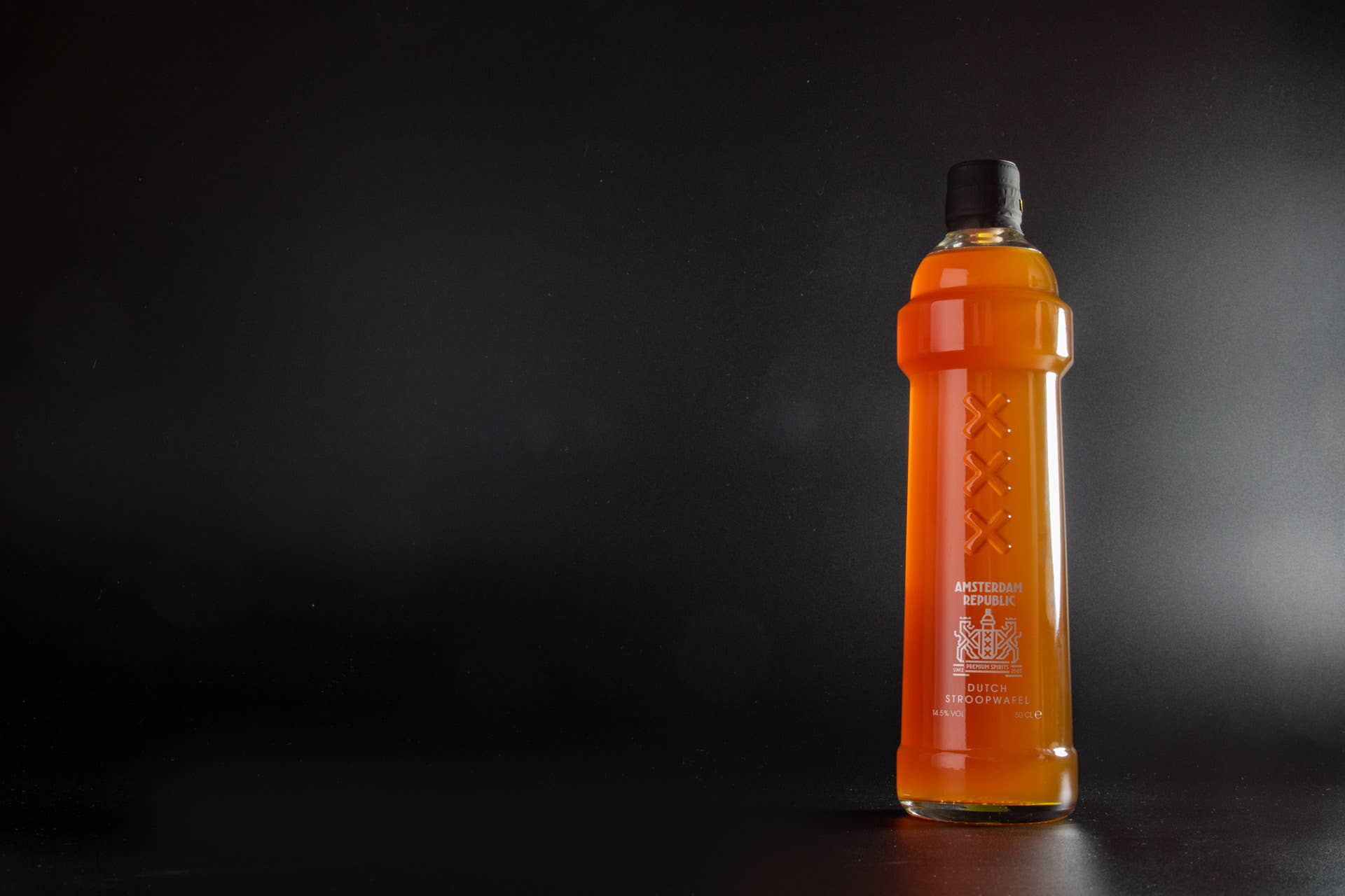 Amsterdam Republic – wholesale Liqueur – UNIQUE AMSTERDAM BOTTLE - Dutch Stroopwafel liquor Vodka1