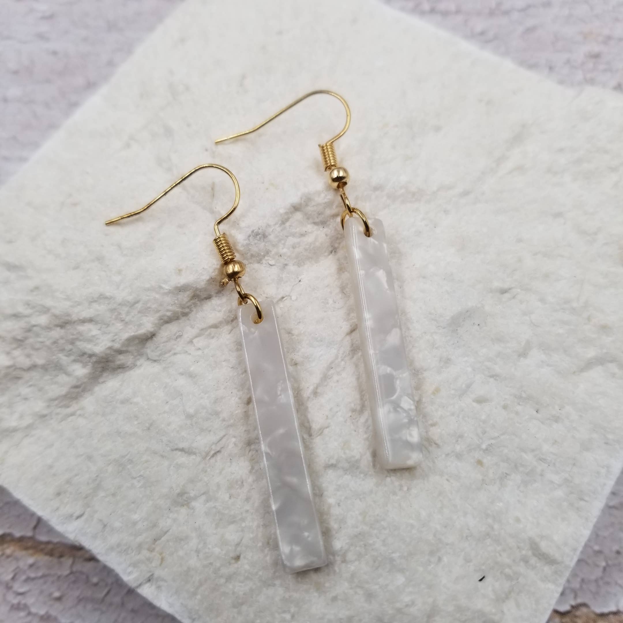 Treasure Wholesale - Vente Boucles d'oreilles pendantes - Boucles d'oreilles en résine0