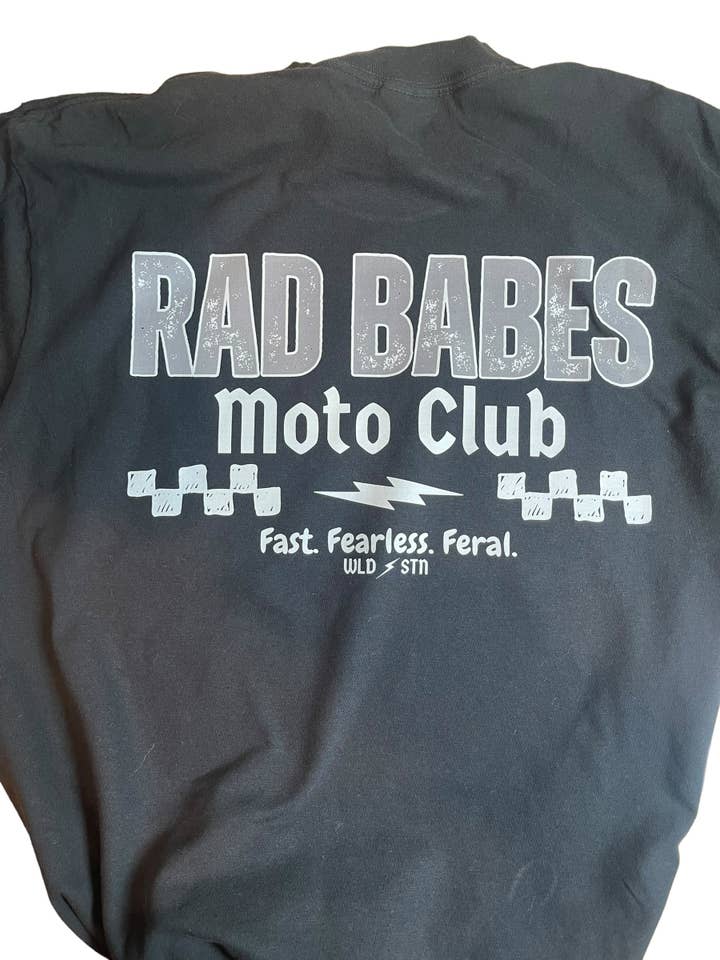 Rad Babes Moto Club T-Shirt für den Großhandel von Wild Stone Co