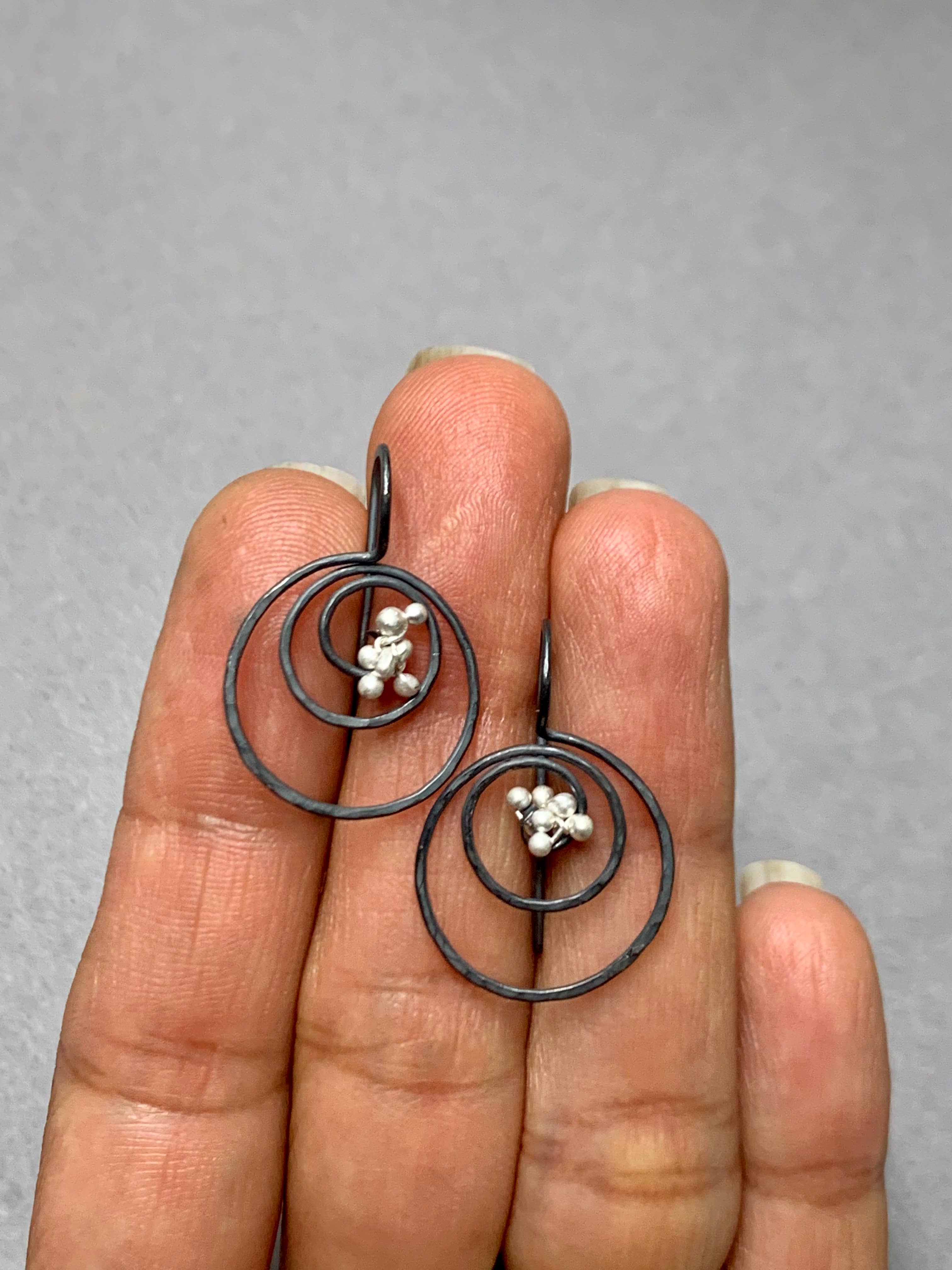 YedOmi Jewelry – wholesale Hängande örhängen – Luna Örhängen6