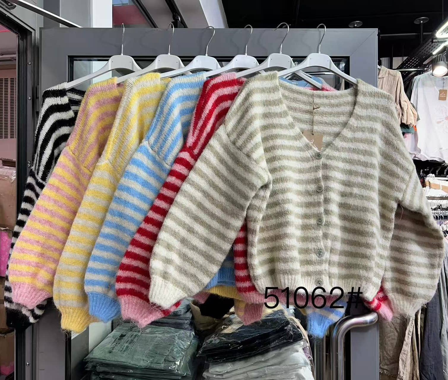 LÉA & LUC - Wholesale Cardigan - Women's - Striped cardigan REF. 5106221