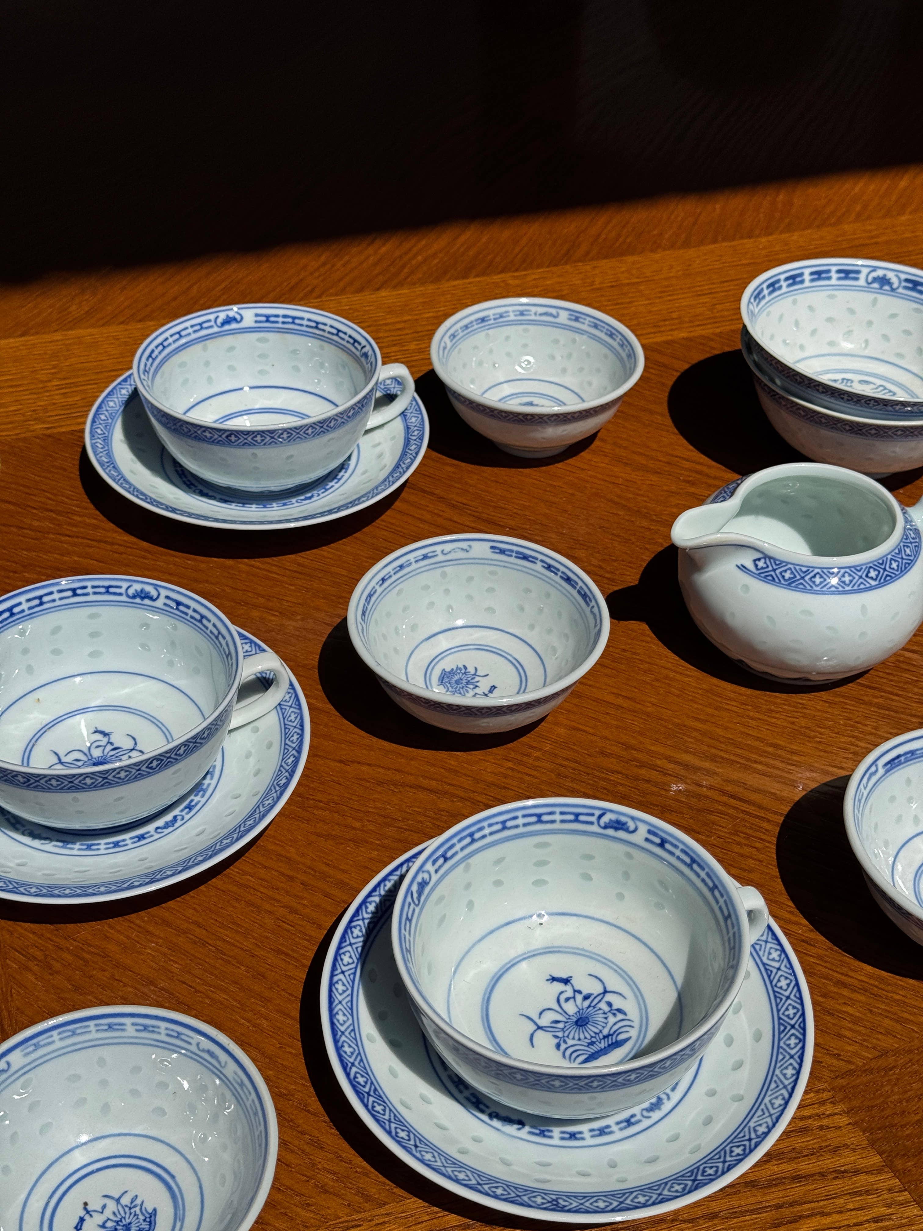 Office Objets - Wholesale Tea Set - Small Chinese tea set with 6 cups and saucers10