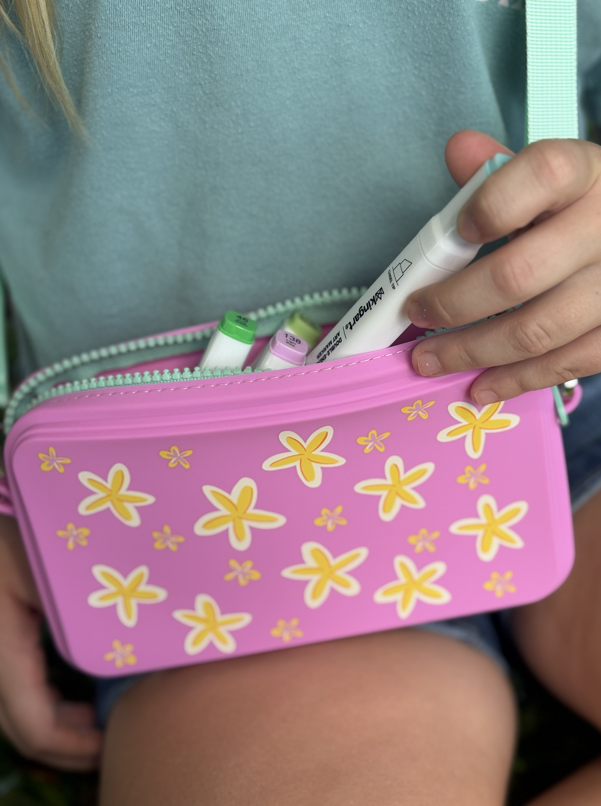 Left Right Design - Wholesale Crossbody Bag - Kids - MyCharm Purse -silicone, customizable, vibrant and versatile18