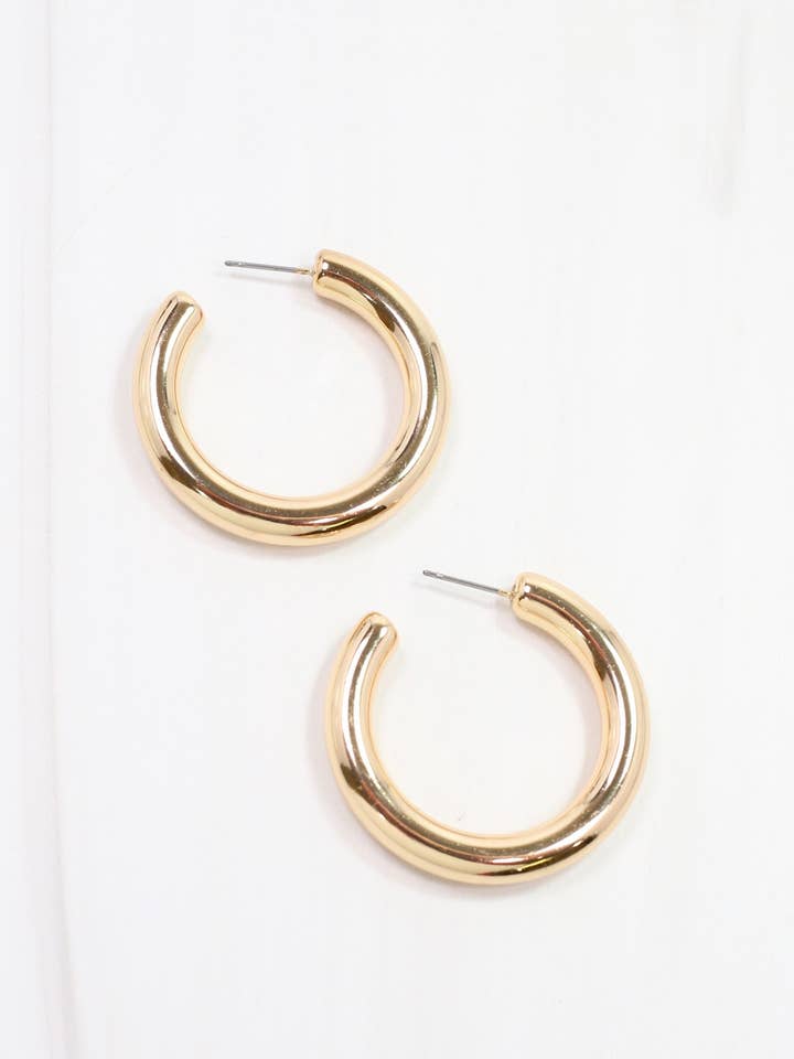 Boucle d'oreille créole Barbara en or pour la vente par Caroline Hill