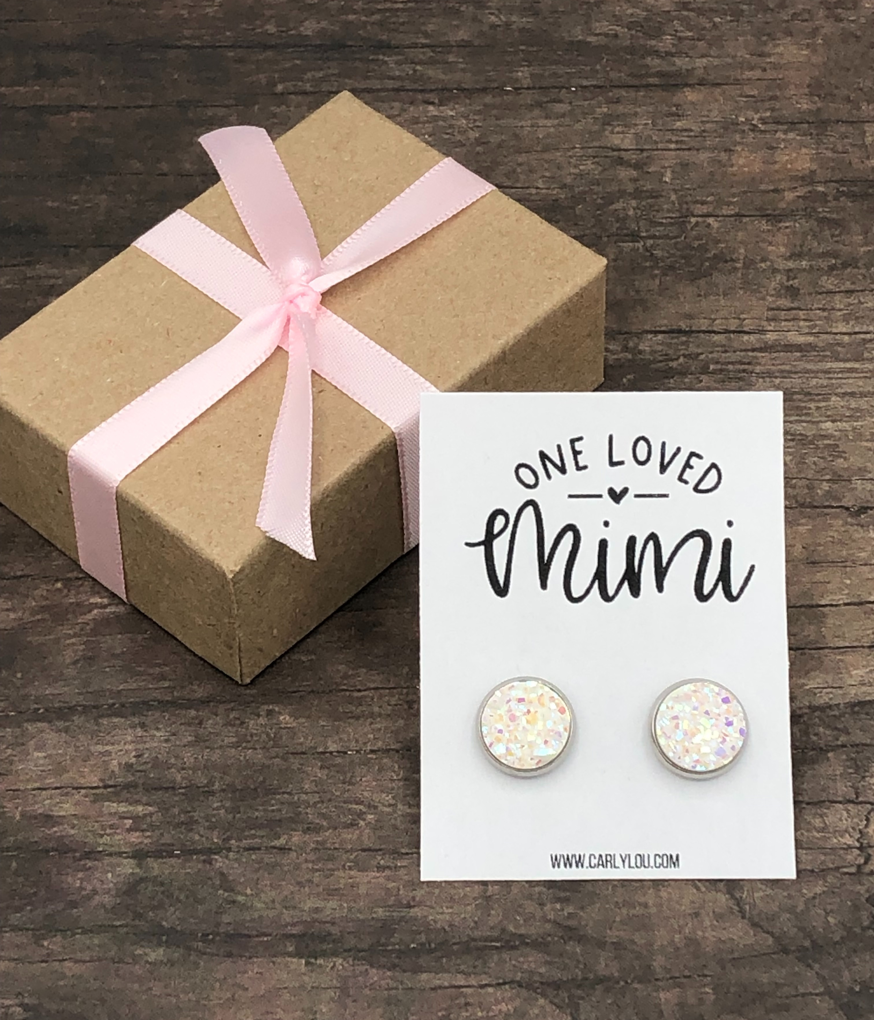 Carly Lou - Vente Clous d'oreille - Boucles d'oreilles One Loved Grandma, cadeau pour la fête des mères5