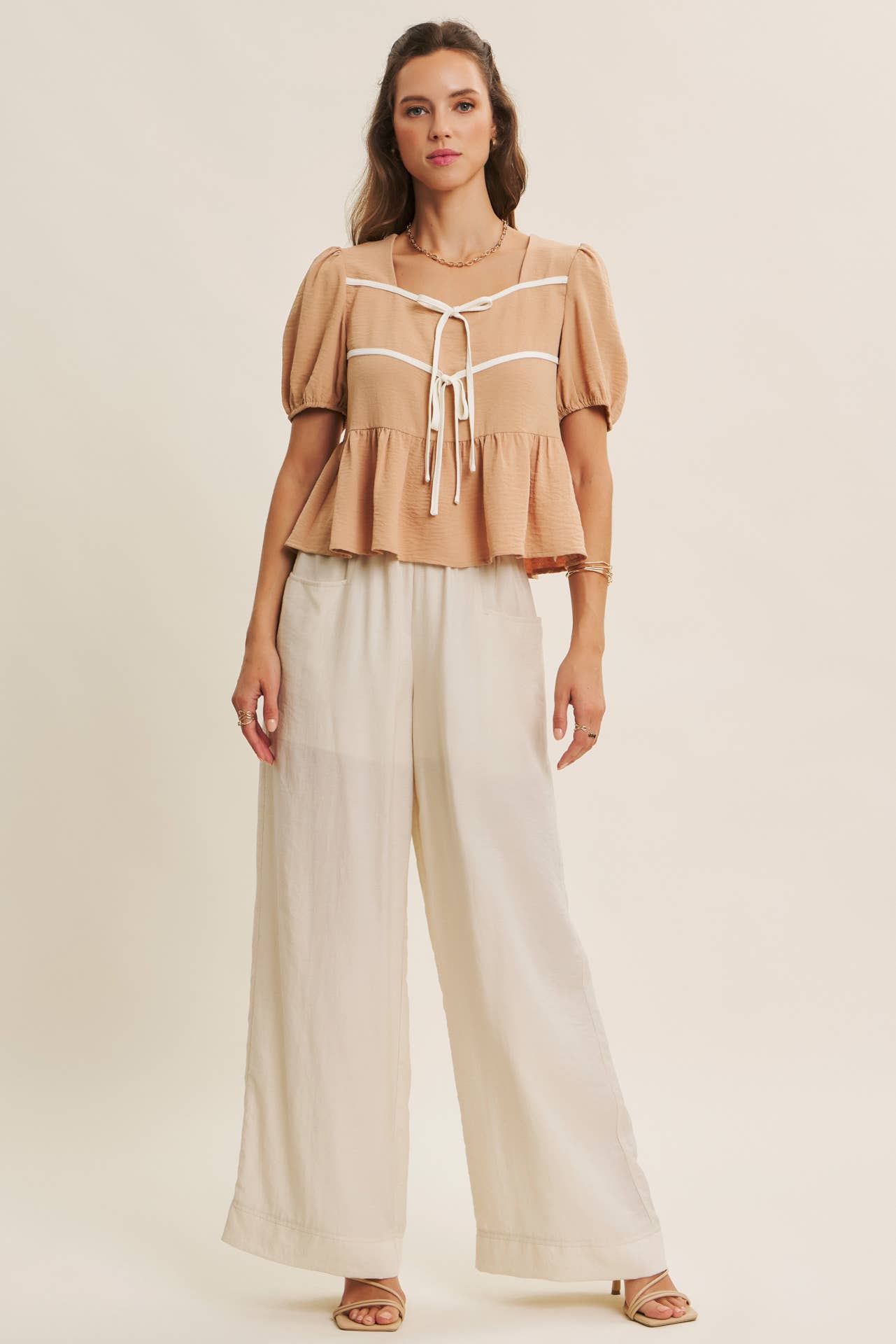 in february - Vente Chemisier – femme - BLOUSE BABYDOLL CHARMANTE AVEC NŒUDS CONTRASTÉS6