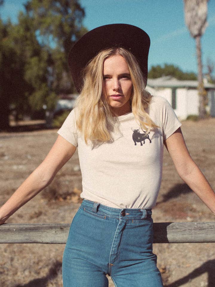 The Bee & The Fox – wholesale T-shirt med logga - Dam – Bull Shirt | Dam T-shirt med tryck3