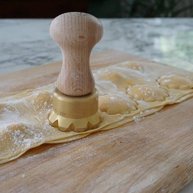 LA GONDOLA – wholesale Kitchen tool/gadget – Round Flower Ravioli Pasta Cutter, Stamp in brass 4