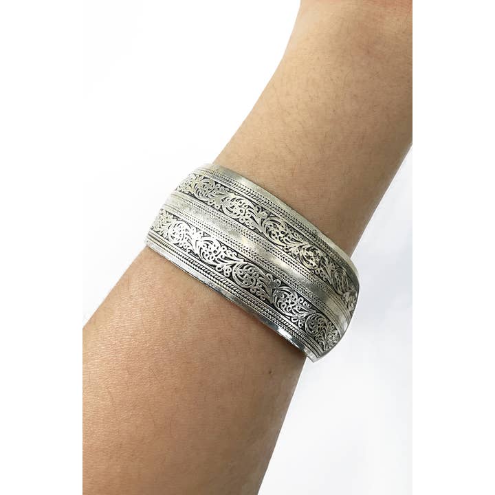 Islandhaze - Vendita all'ingrosso Bracciale a polsino - Fiore a spirale intagliato in argento tibetano che collega i rami Patt