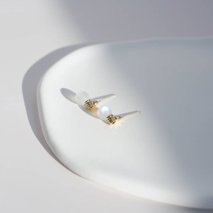 Mini Story Co - Wholesale Stud/Post Earrings - Gold Light Bulb Stud Earrings6