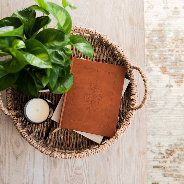 The Daily Grace Co - Wholesale Religion - The Heart of Christ | Lent Companion7