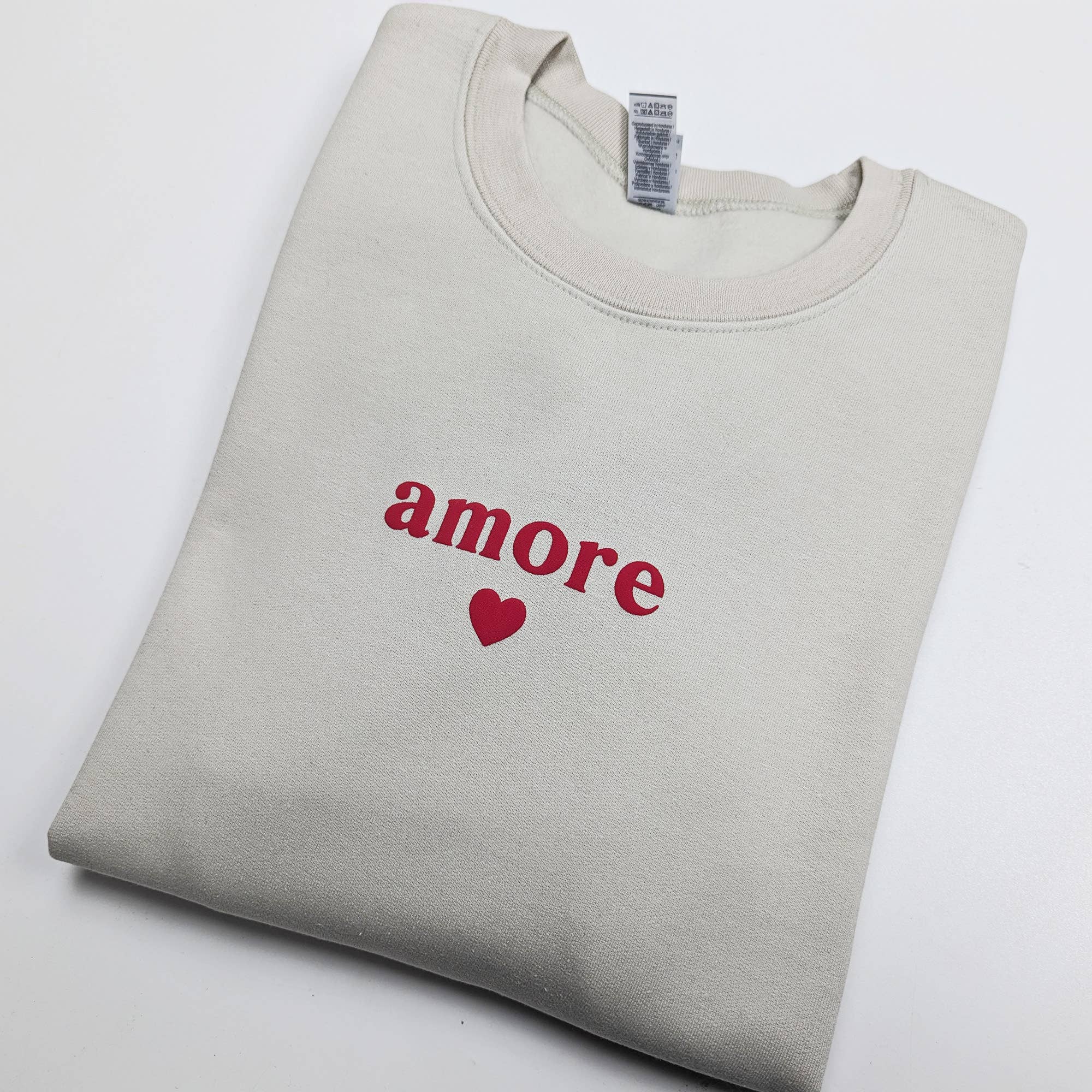P E T I T R U E – wholesale Graphic sweatshirt – Women’s – Amore Love Sweater Puff Print Heart Sweatshirt
0