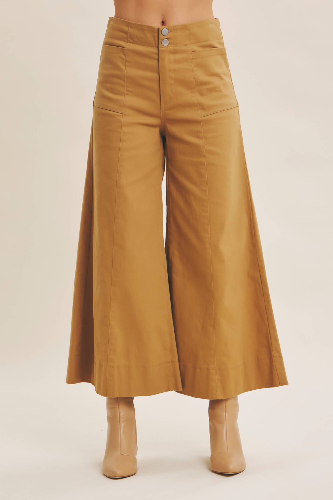 in february - Vente Jean – femme - PANTALON COURT À JAMBES LARGES ET TAILLE HAUTE EXTENSIBLE24