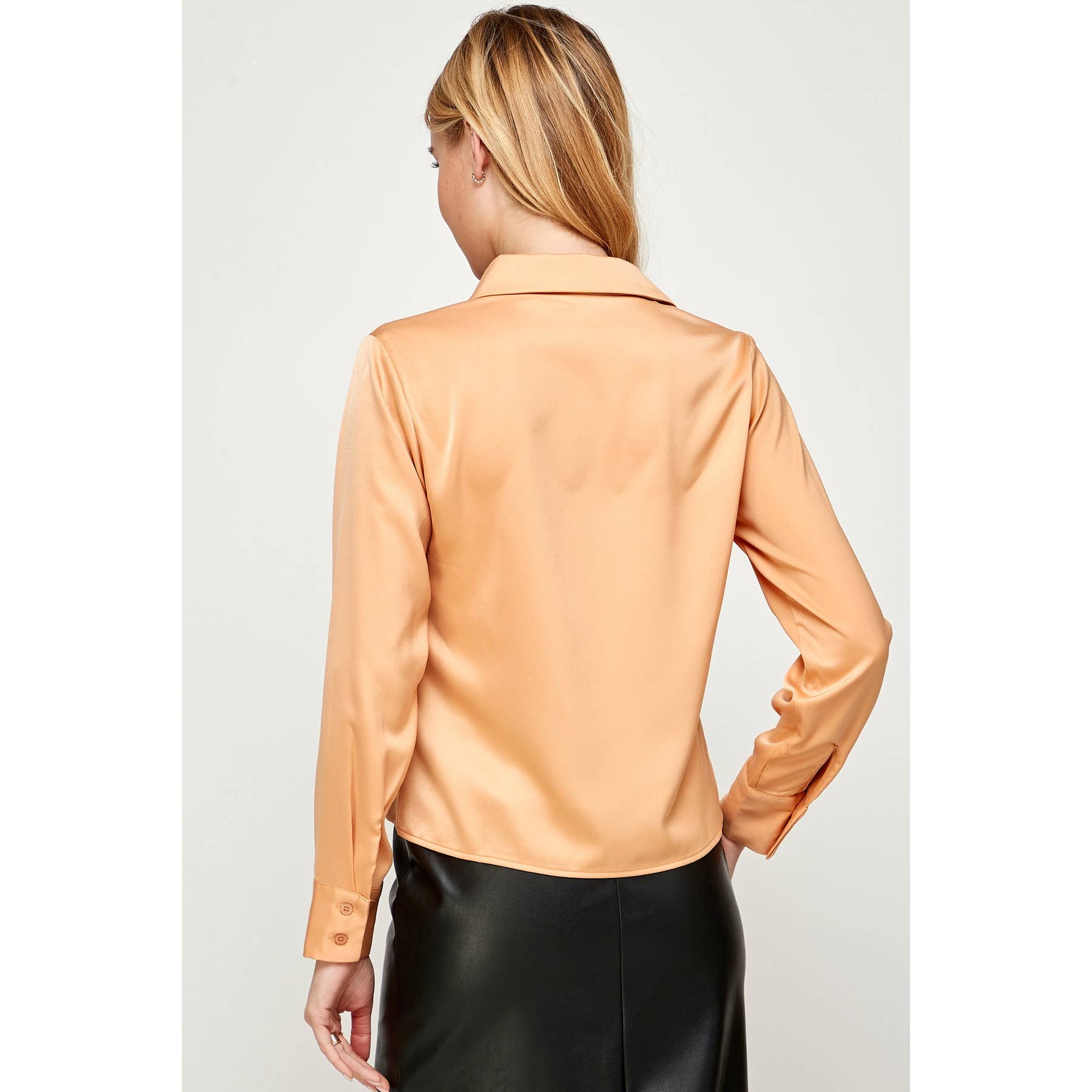 Sans Souci – Camisa com botões no colarinho – Mulher por atacado – CAMISA COM BOTÕES DE CETIM FRANZIDO14