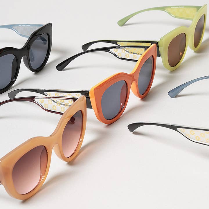 ASSORTED COLORS Women's Bold Round Frame Sunglasses for wholesale on Faire3