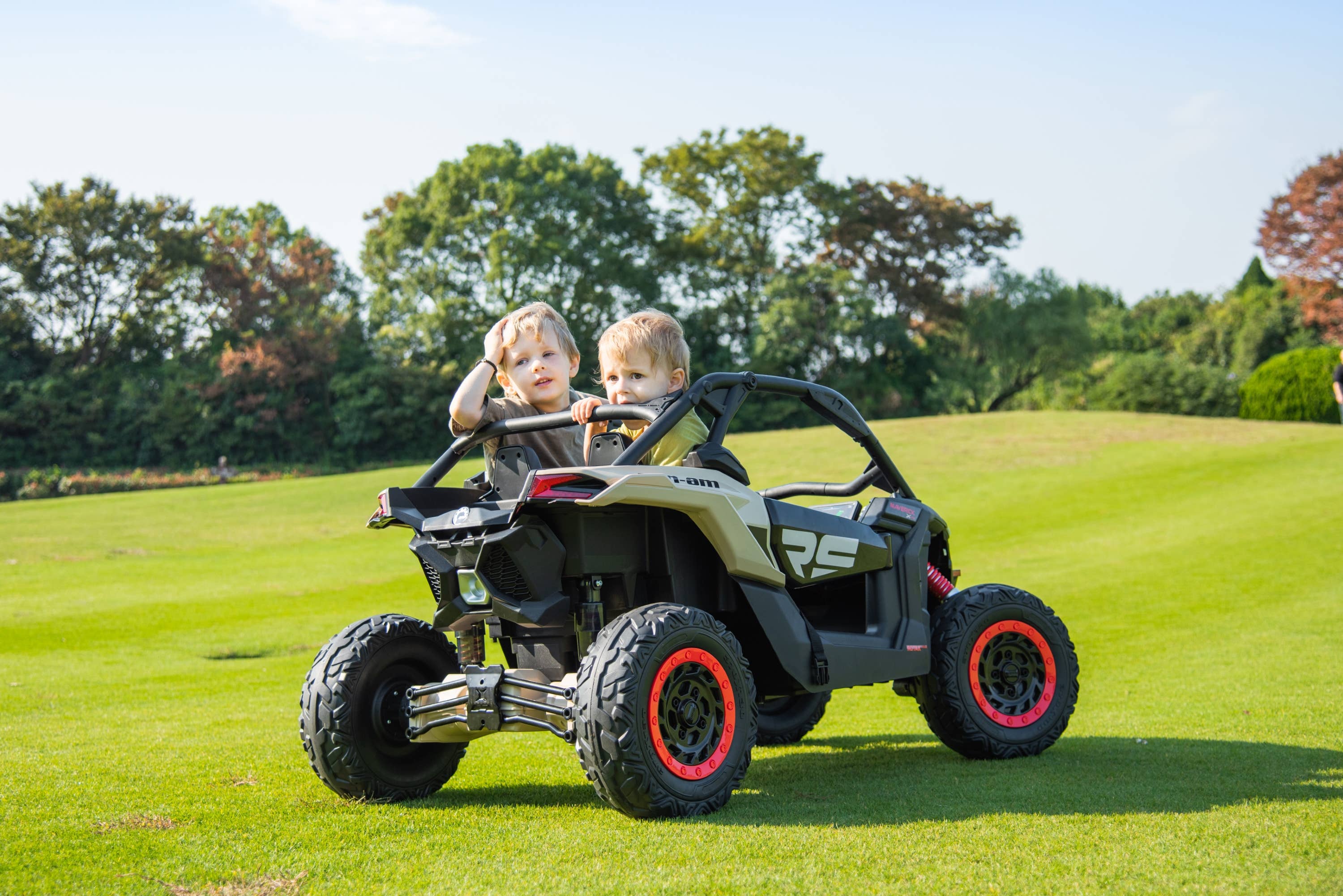 Freddo Toys - Wholesale Toy Car/Truck - Kids - 2x24V 4x4 Can Am Maverick 2 Seater Ride on UTV for Kids24