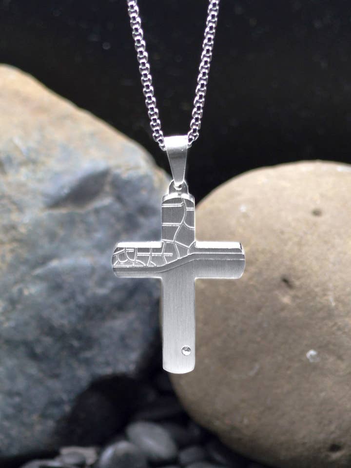 Cruz Rachada/Suave - Colar Eden Merry por atacado de Eden Merry Jewelry by James Lawrence