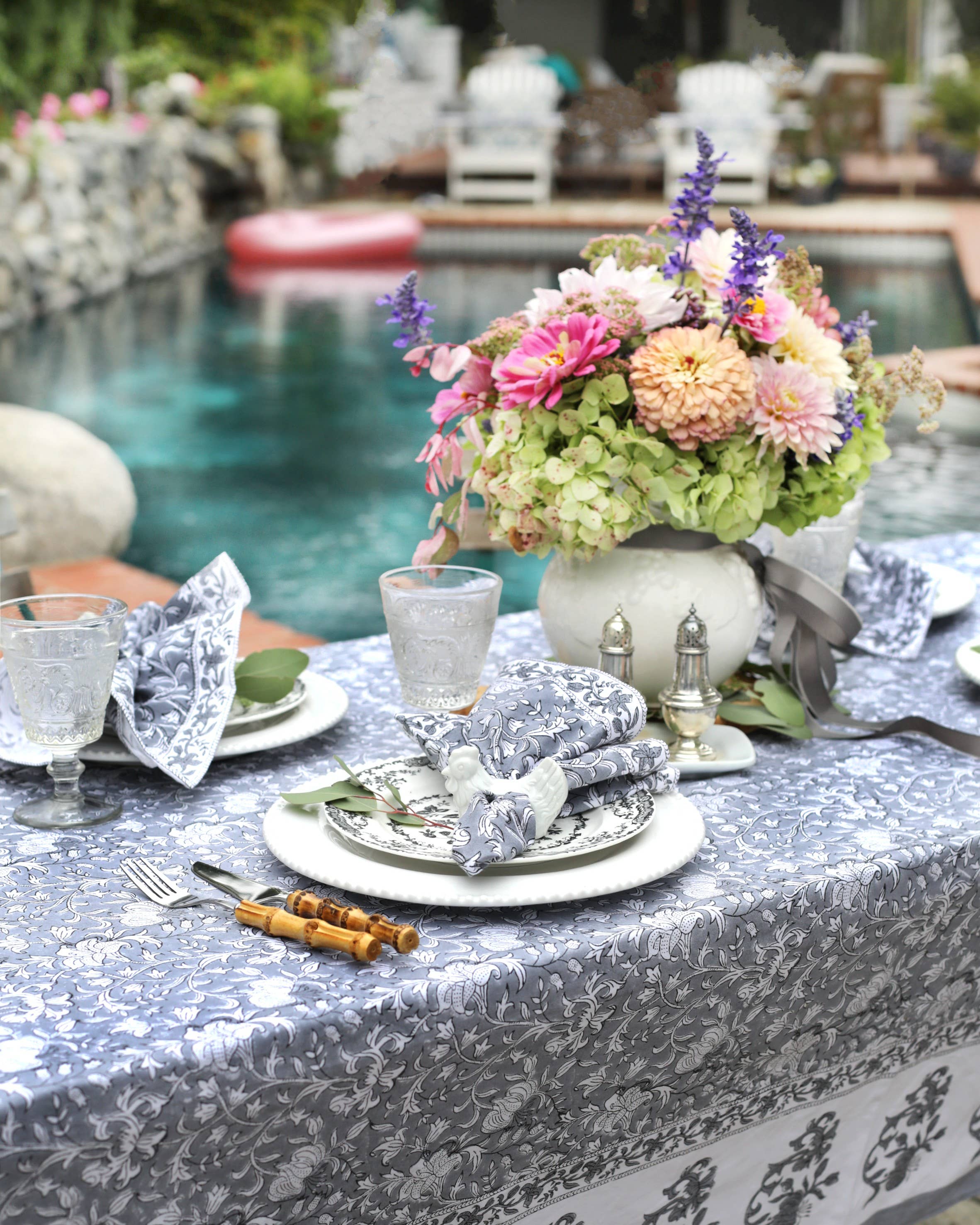 PACIFIC & ROSE TEXTILES – wholesale Dinner & cloth napkin – Napkin Pacho Slate Floral, Set of 4   2