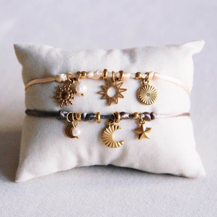 Bazou - Wholesale Charm/Dangle Bracelet - Satin charm bracelet with sun and mini pearl - sand