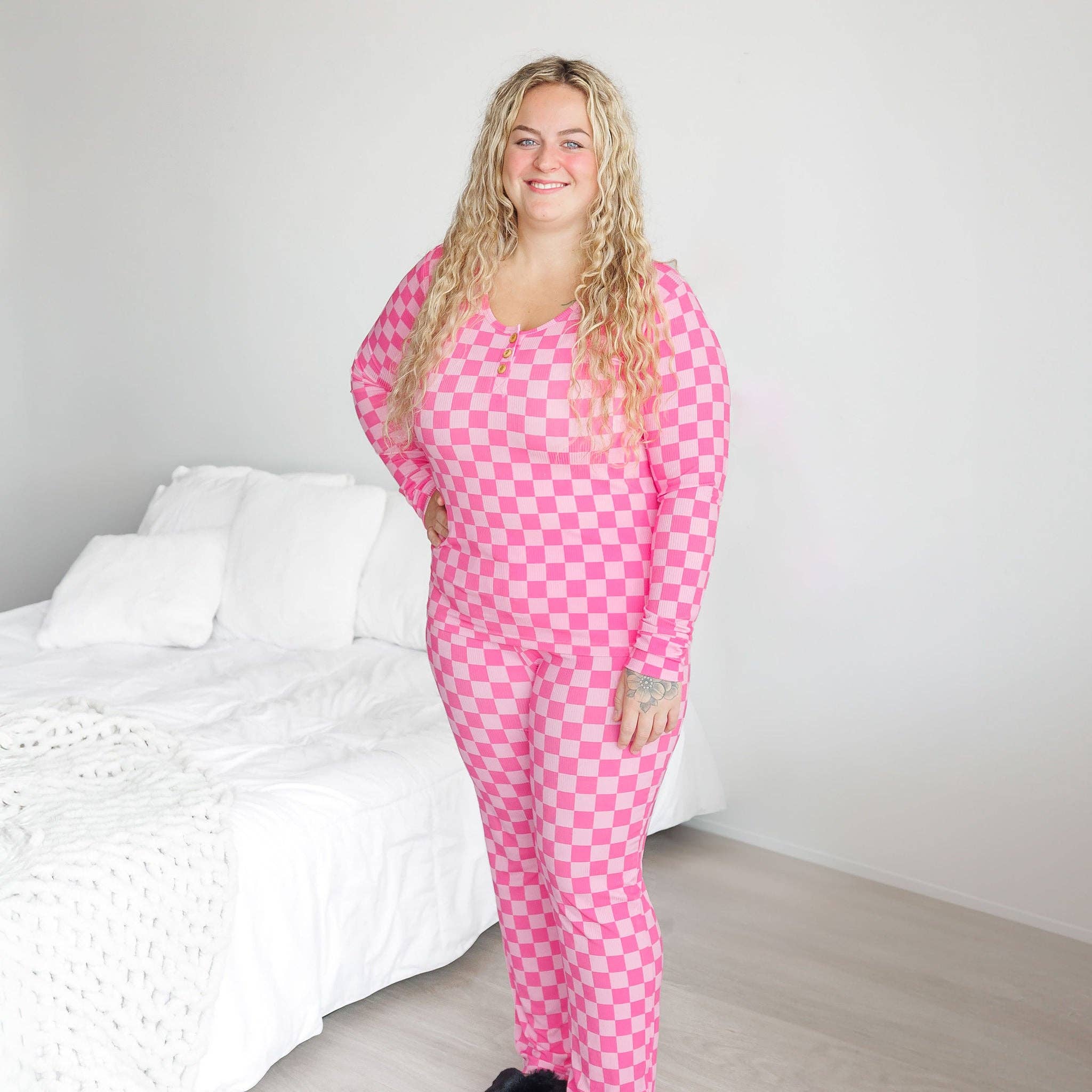 millie + roo LLC - Vente Haut et bas de pyjama – femme - ENSEMBLE DE PYJAMA POUR FEMME - Côtelé à carreaux roses1