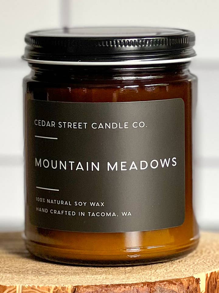 Mountain Meadows | Candela di soia da 7,2 oz per la vendita all'ingrosso da parte di Cedar Street Candle Co.