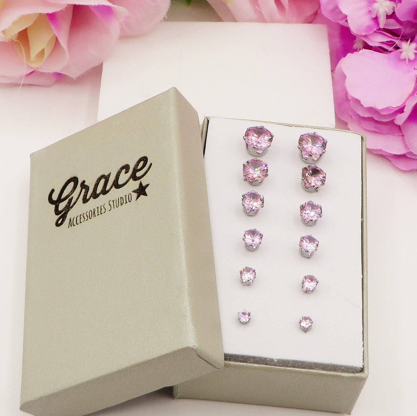 Daemon srls - Wholesale Sieradenset - Set van 6 paar roestvrijstalen oorknopjes met kubieke zirkonia – 12 stuks, 8 kleurvarianten6